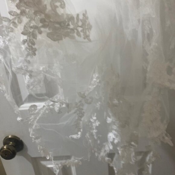 Wedding Veil style 45011284 Ivory and White main image 4